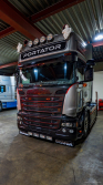 20251019-Tom-Holding-00139